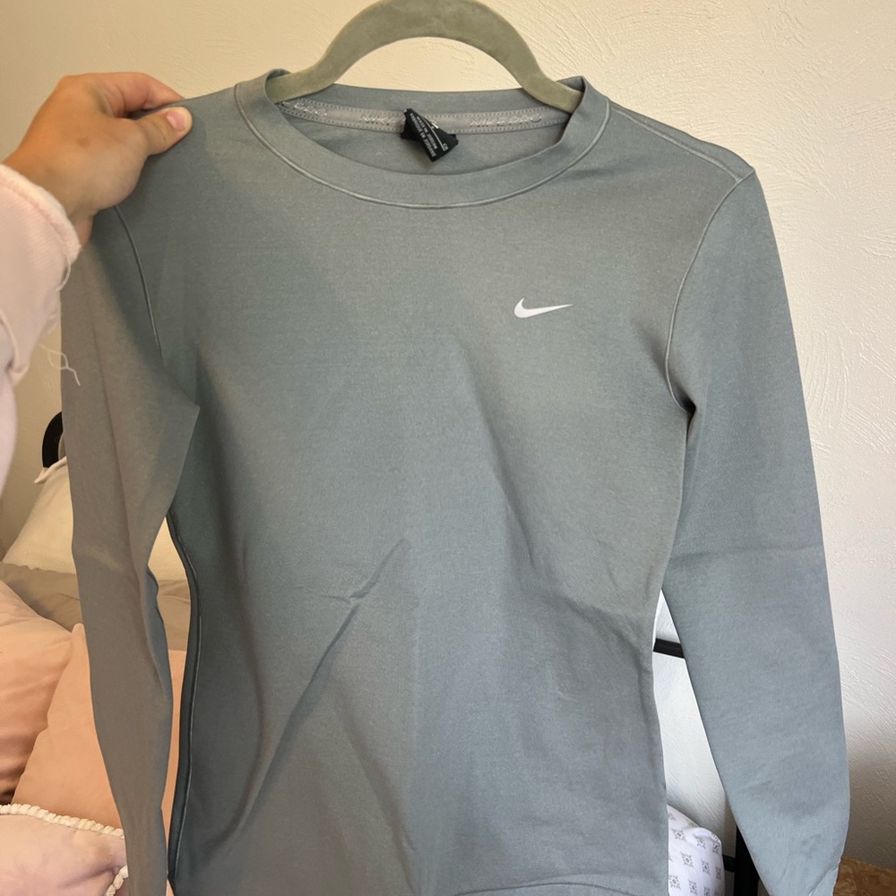 nike dri fit long sleeve in grey